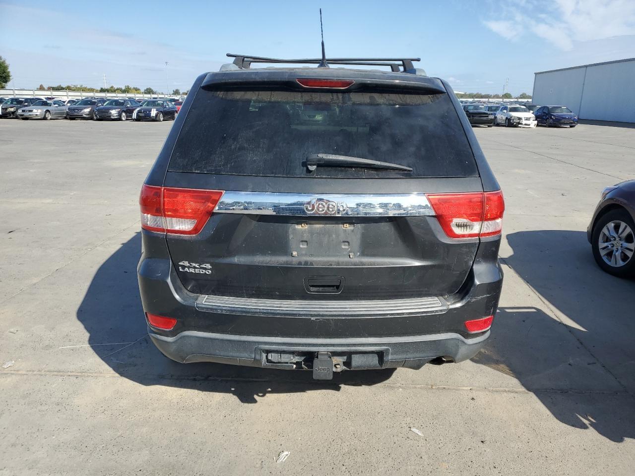 2011 Jeep Grand Cherokee Laredo - Image 6