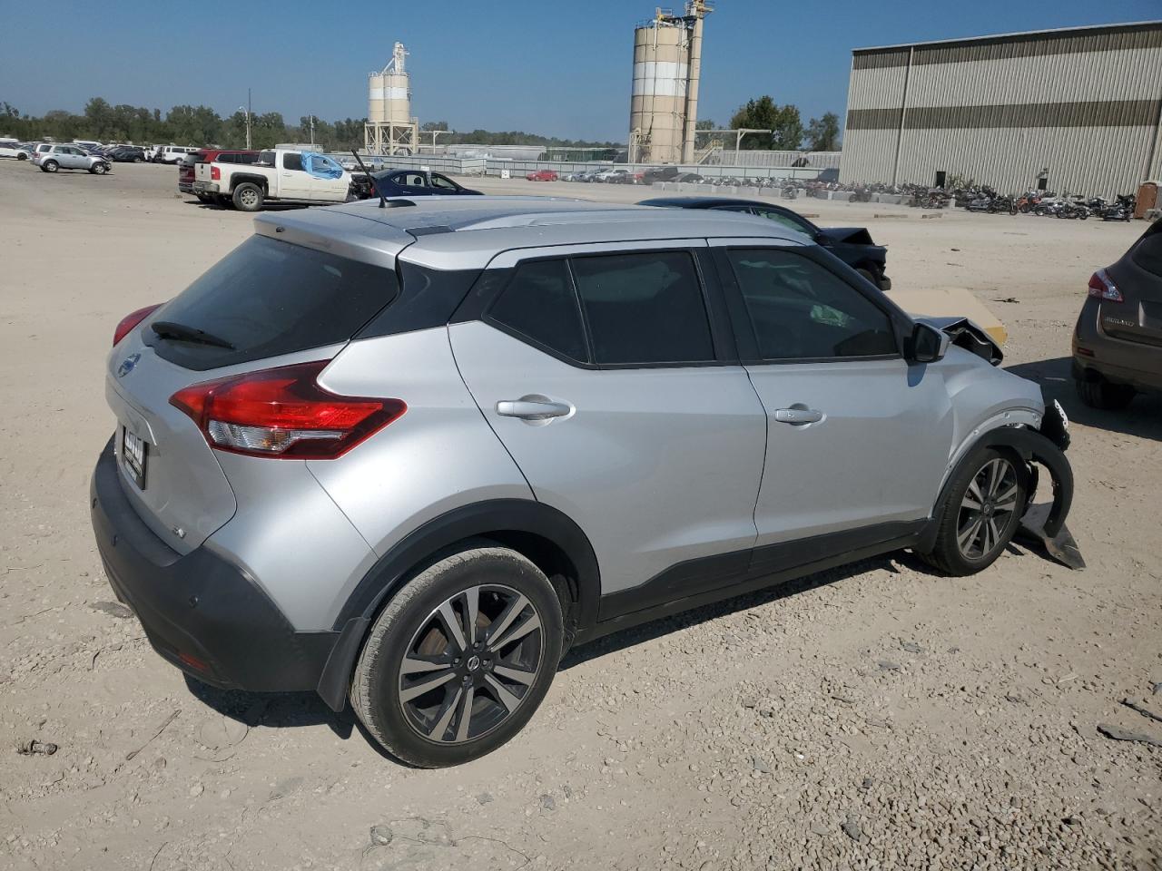2020 Nissan Kicks Sv - Image 3