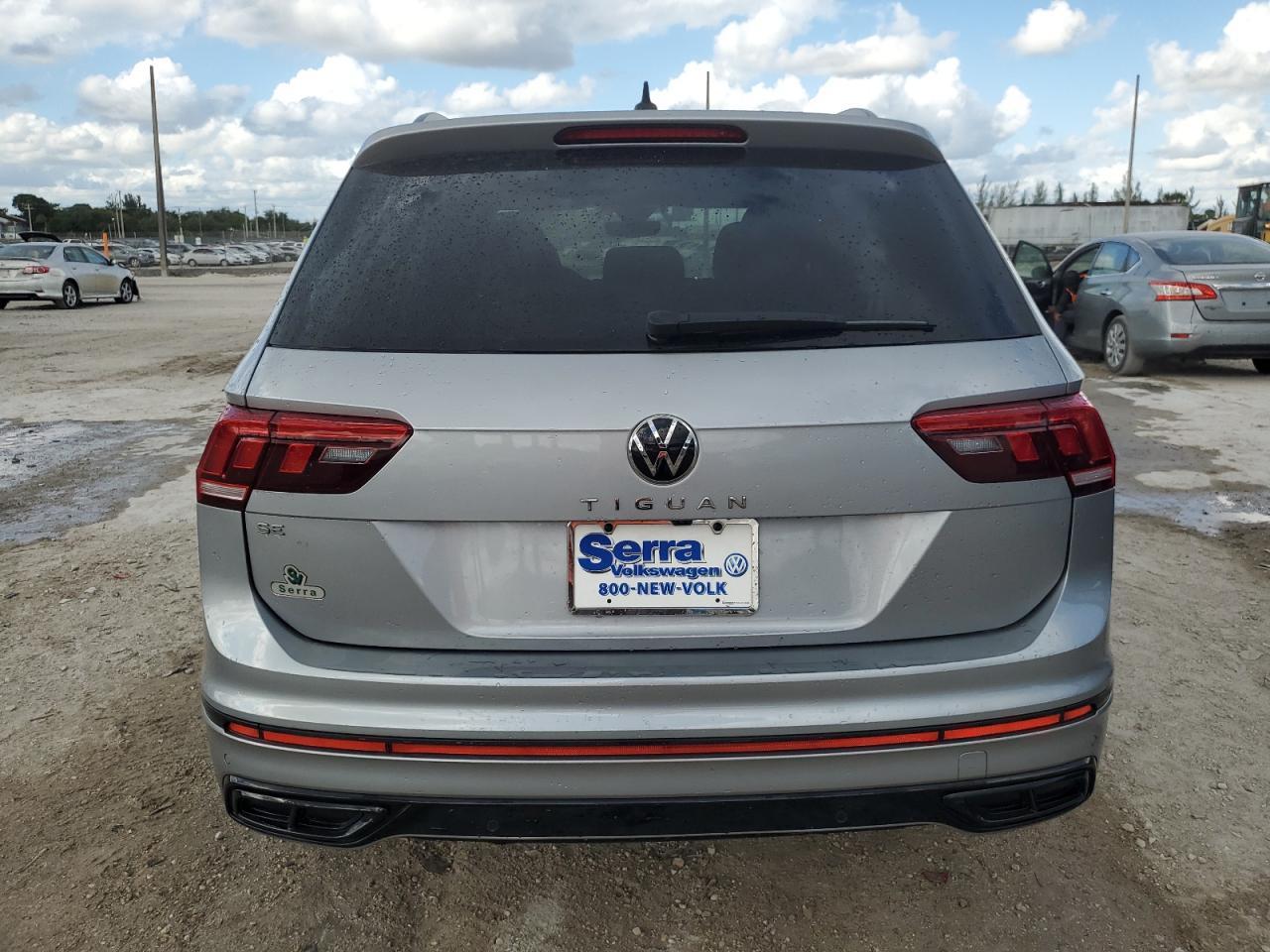 2023 Volkswagen Tiguan Se R-Line Black - Image 6