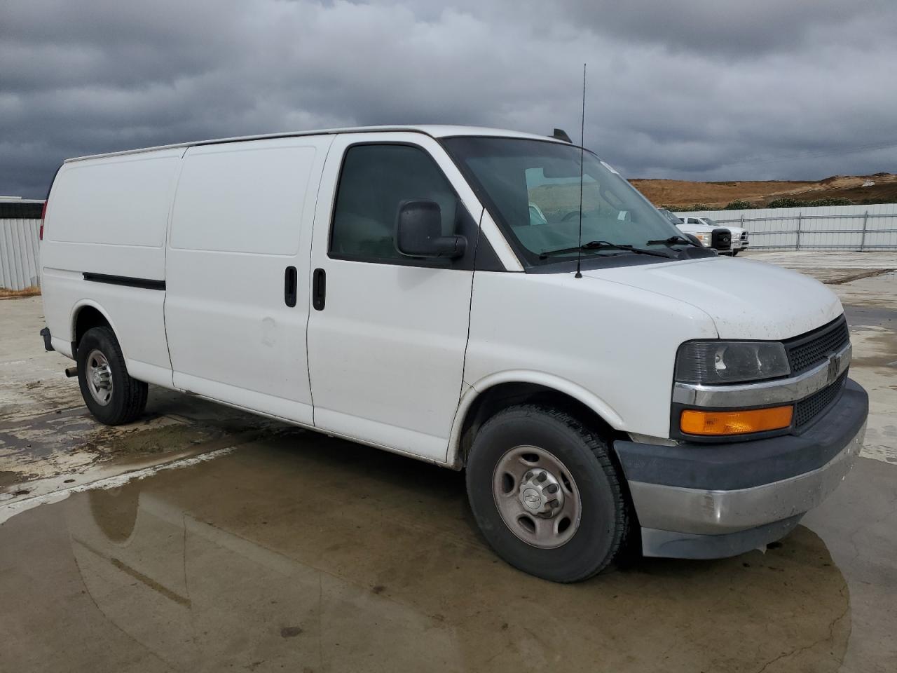 2017 Chevrolet Express G3500 - Фото 4