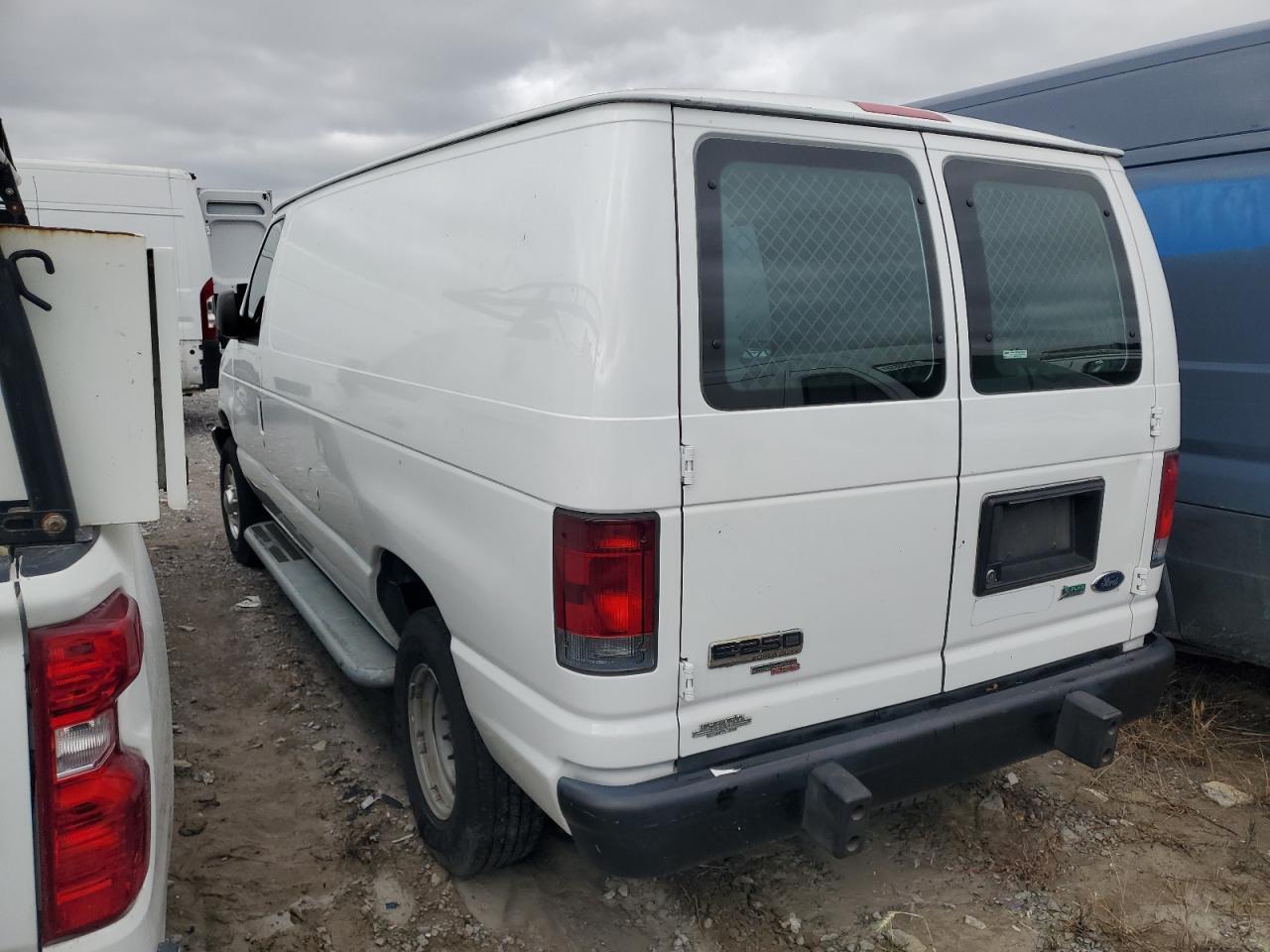 2013 Ford Econoline E250 Van - Фото 2