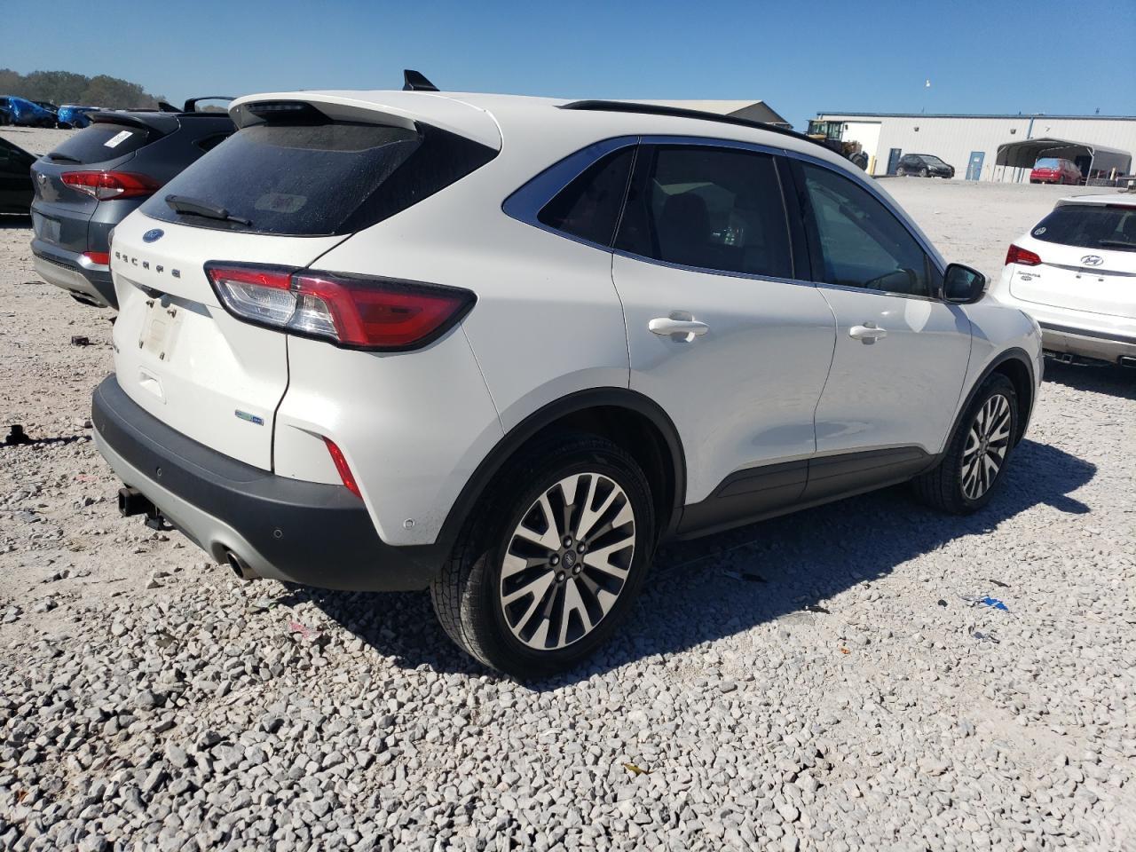 2020 Ford Escape Titanium - Image 3