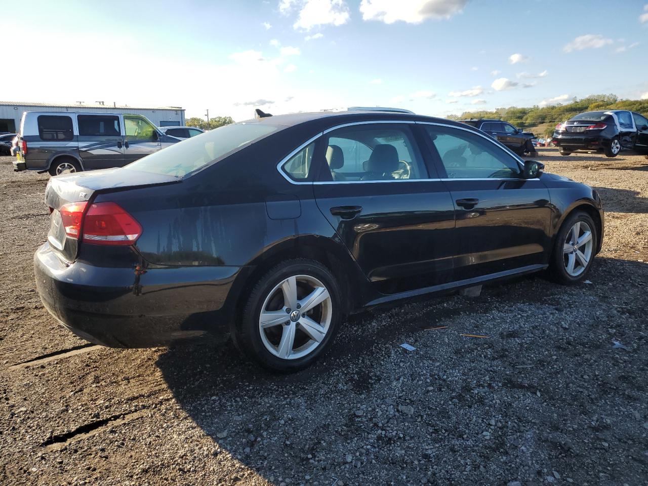 2013 Volkswagen Passat - Фото 3