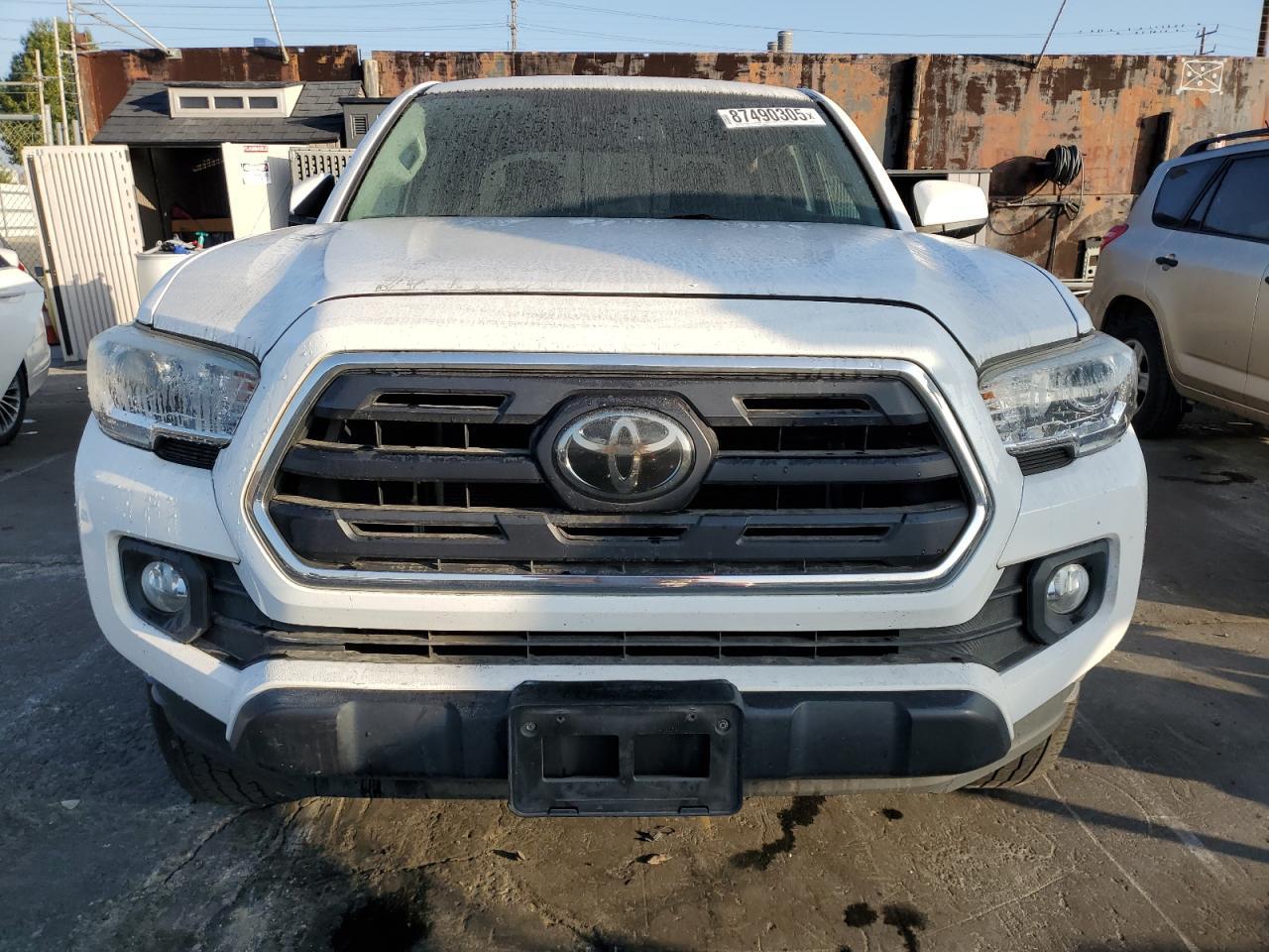 2018 Toyota Tacoma Double Cab - Image 5