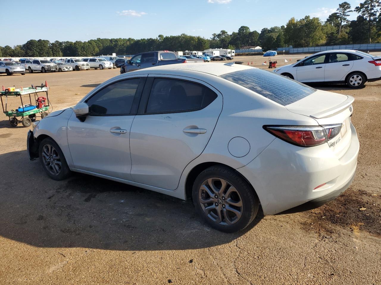 2019 Toyota Yaris L - Фото 2