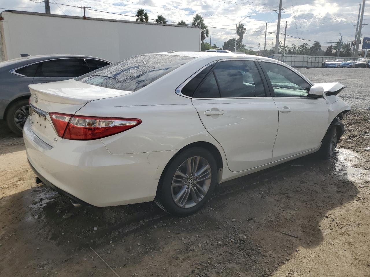 2016 Toyota Camry Le - Фото 3