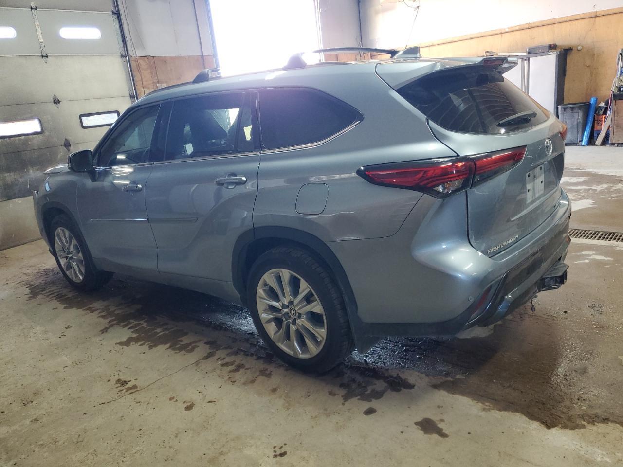 2022 Toyota Highlander Limited - Image 2