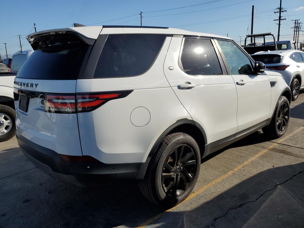 2017 Land Rover Discovery Hse - Image 3