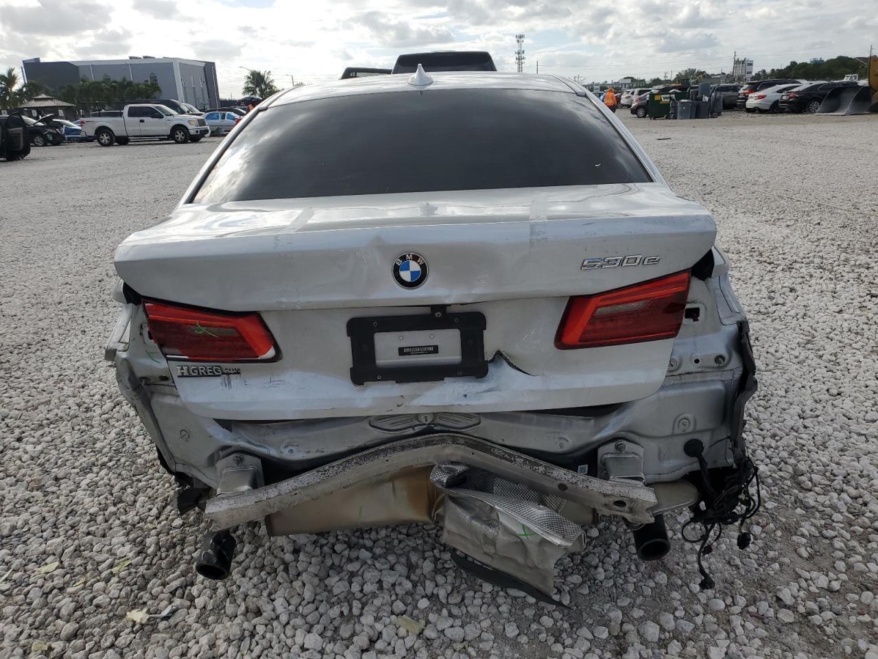 2019 BMW 530E - Фото 6
