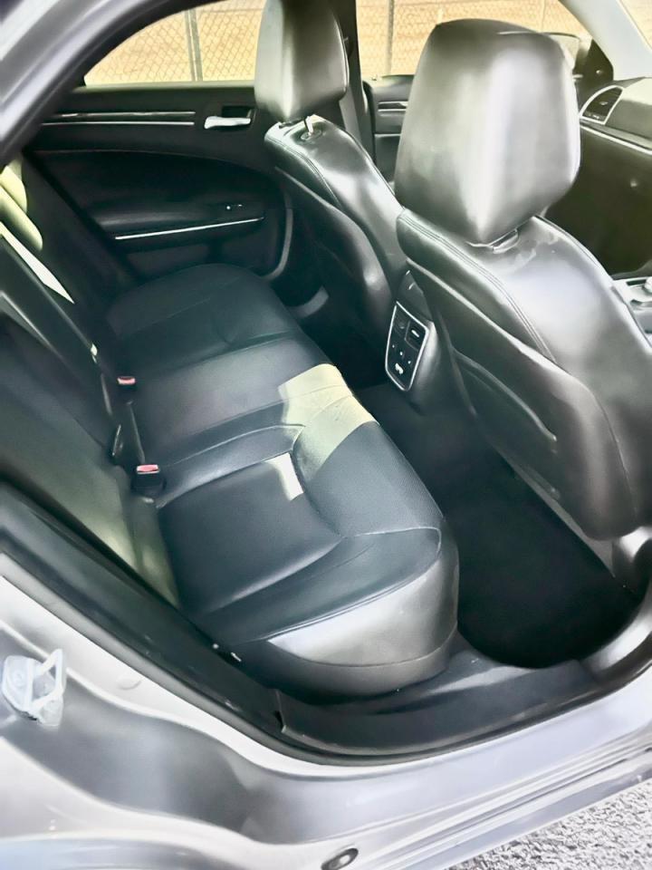 2016 Chrysler 300C - Image 6