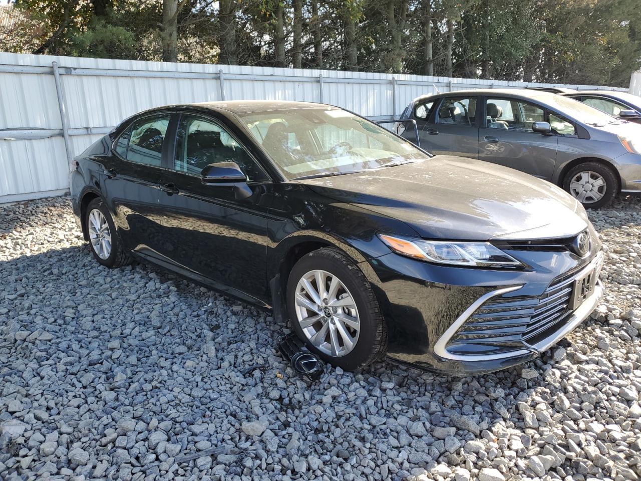 2018 Toyota Camry Le - Фото 4