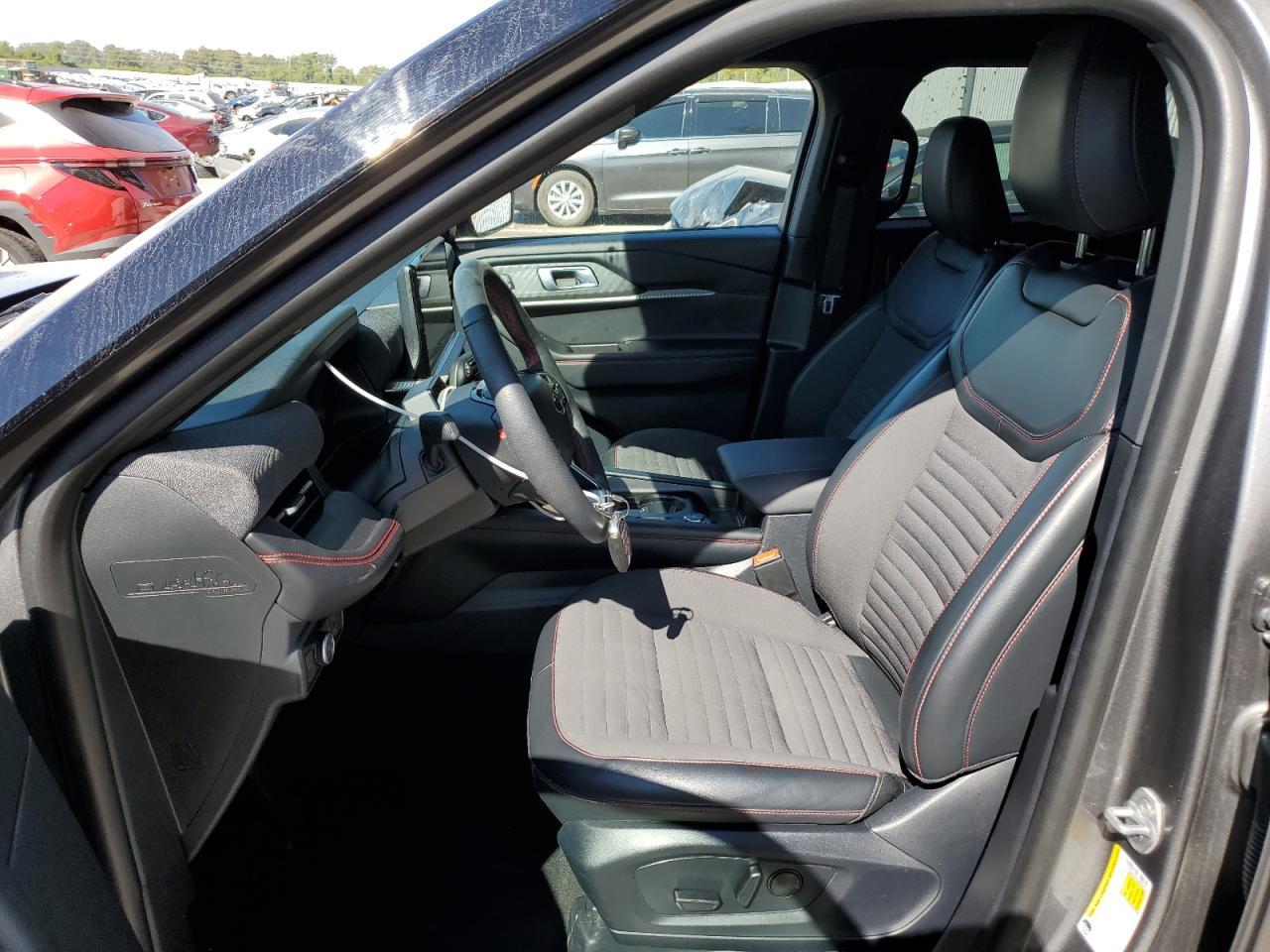 2025 Ford Explorer St-Line - Image 7