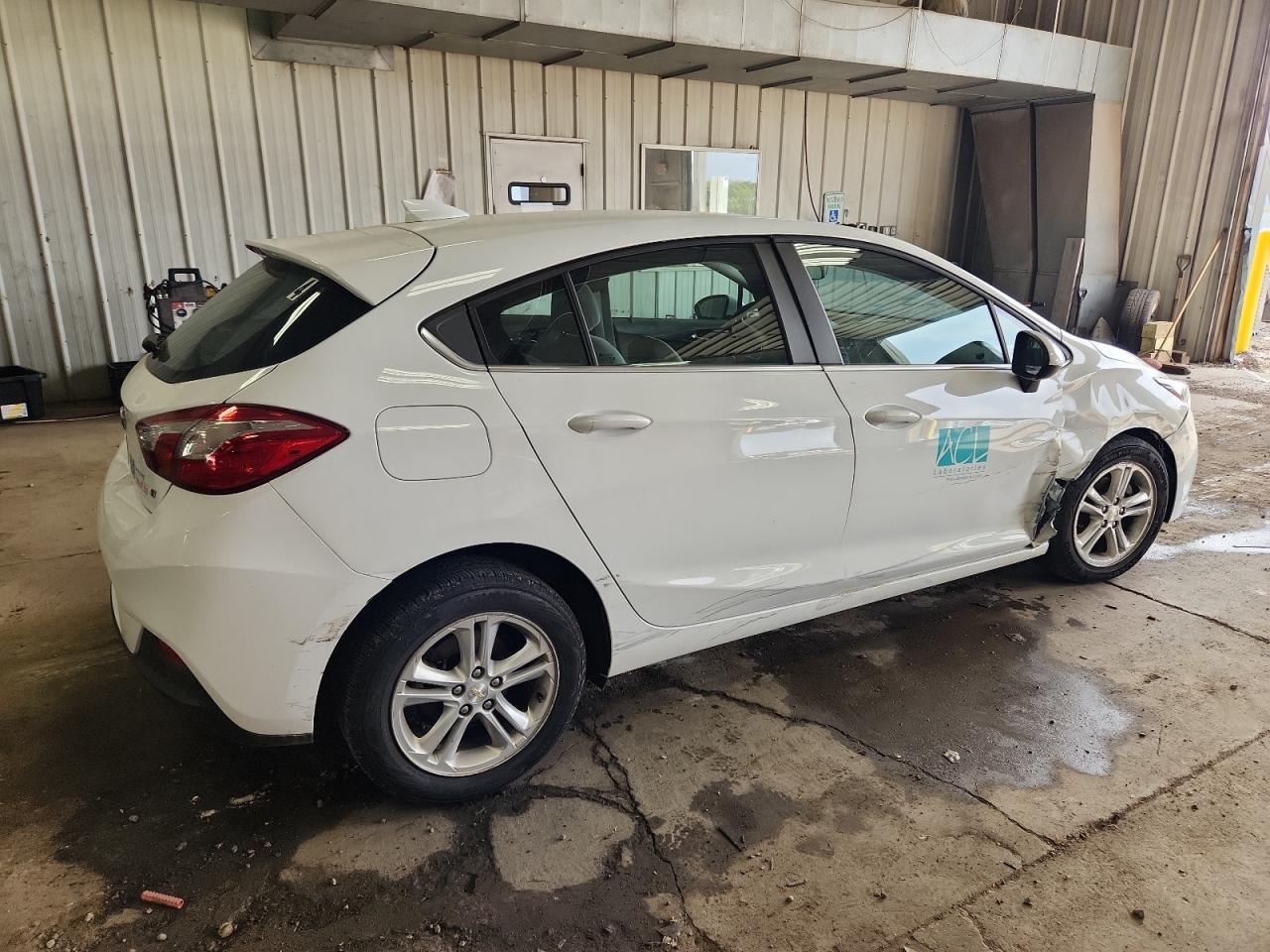 2018 Chevrolet Cruze Lt - Image 3