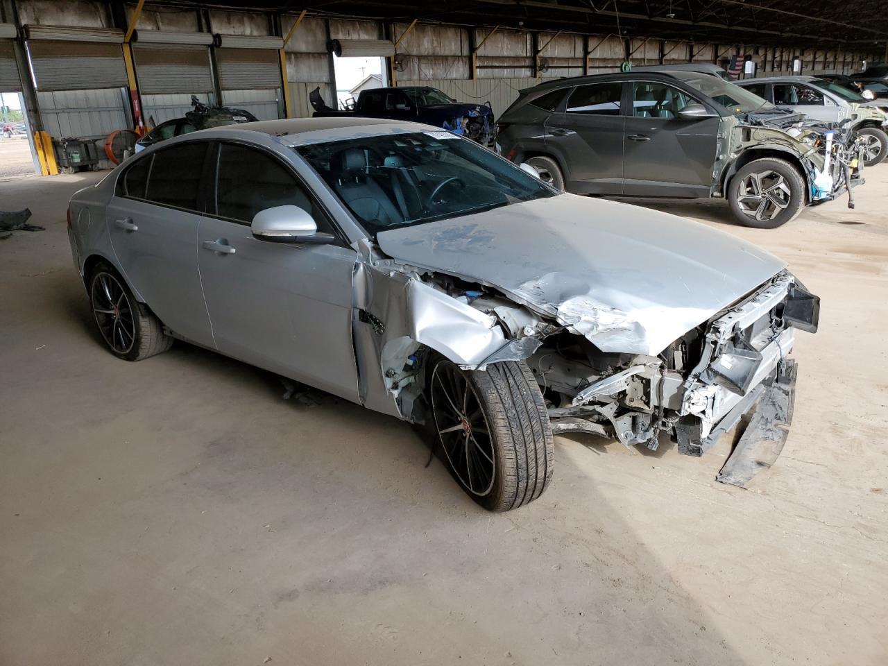 2018 Jaguar Xe S - Фото 4