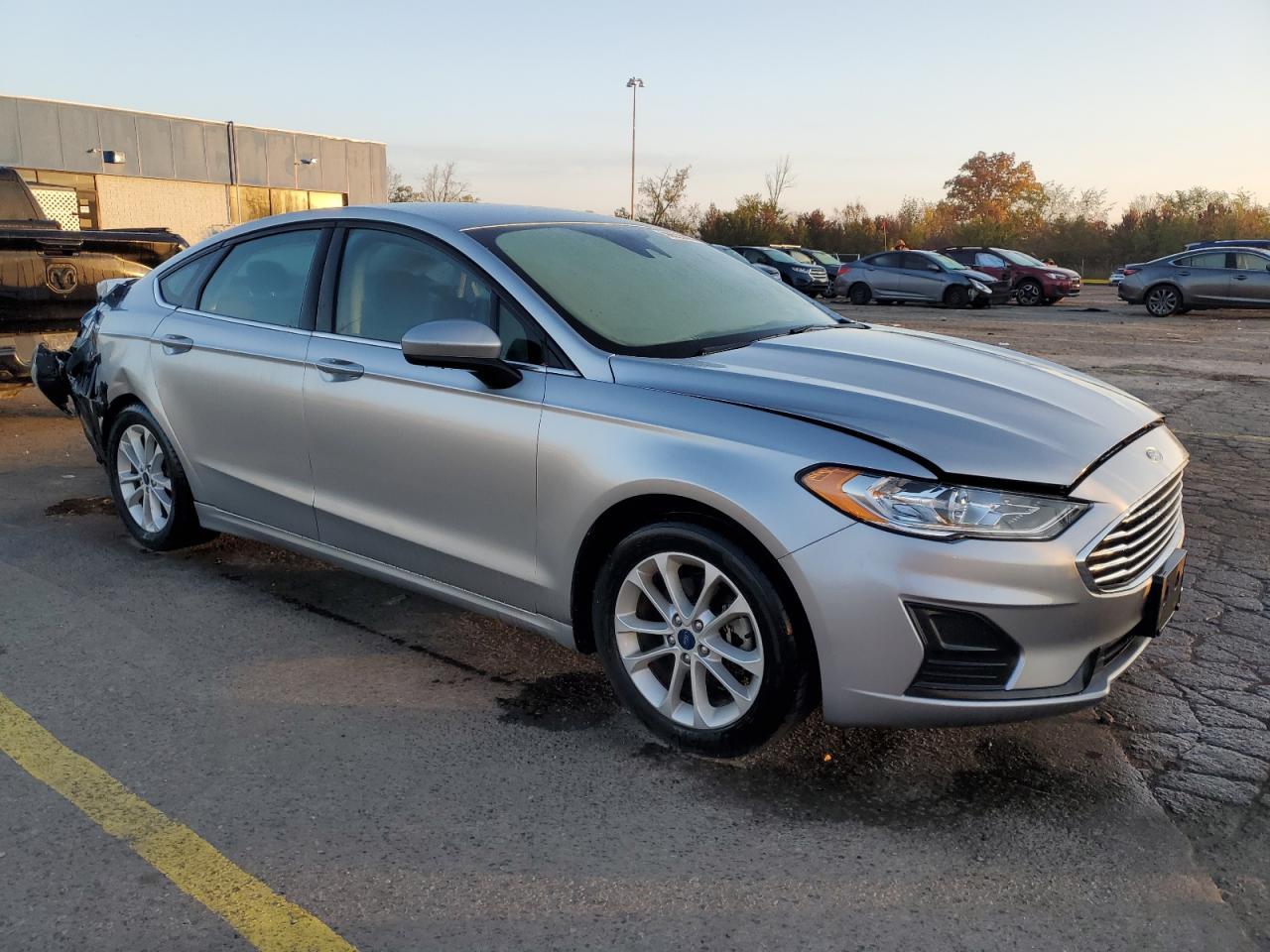 2020 Ford Fusion Se - Фото 4