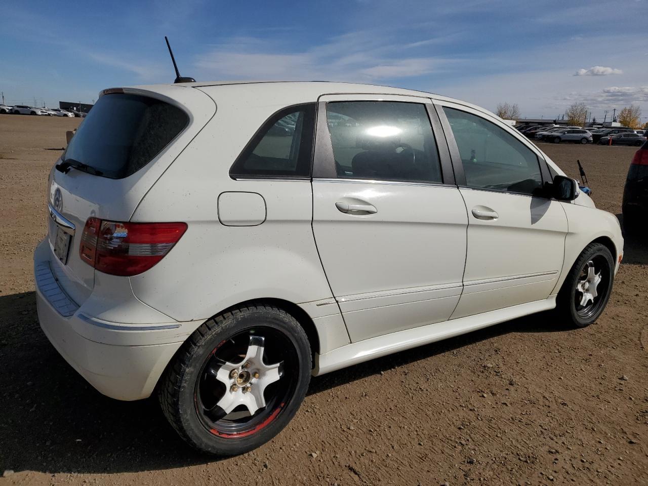 2011 Mercedes-Benz B200 - Фото 3