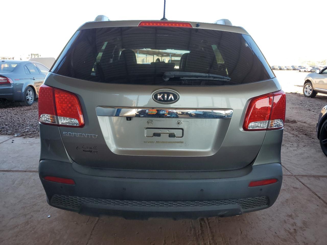 2013 Kia Sorento Lx - Image 6