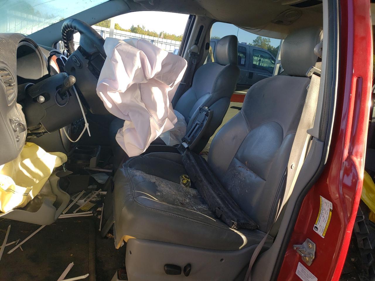 2005 Chrysler Town & Country Limited - Image 7