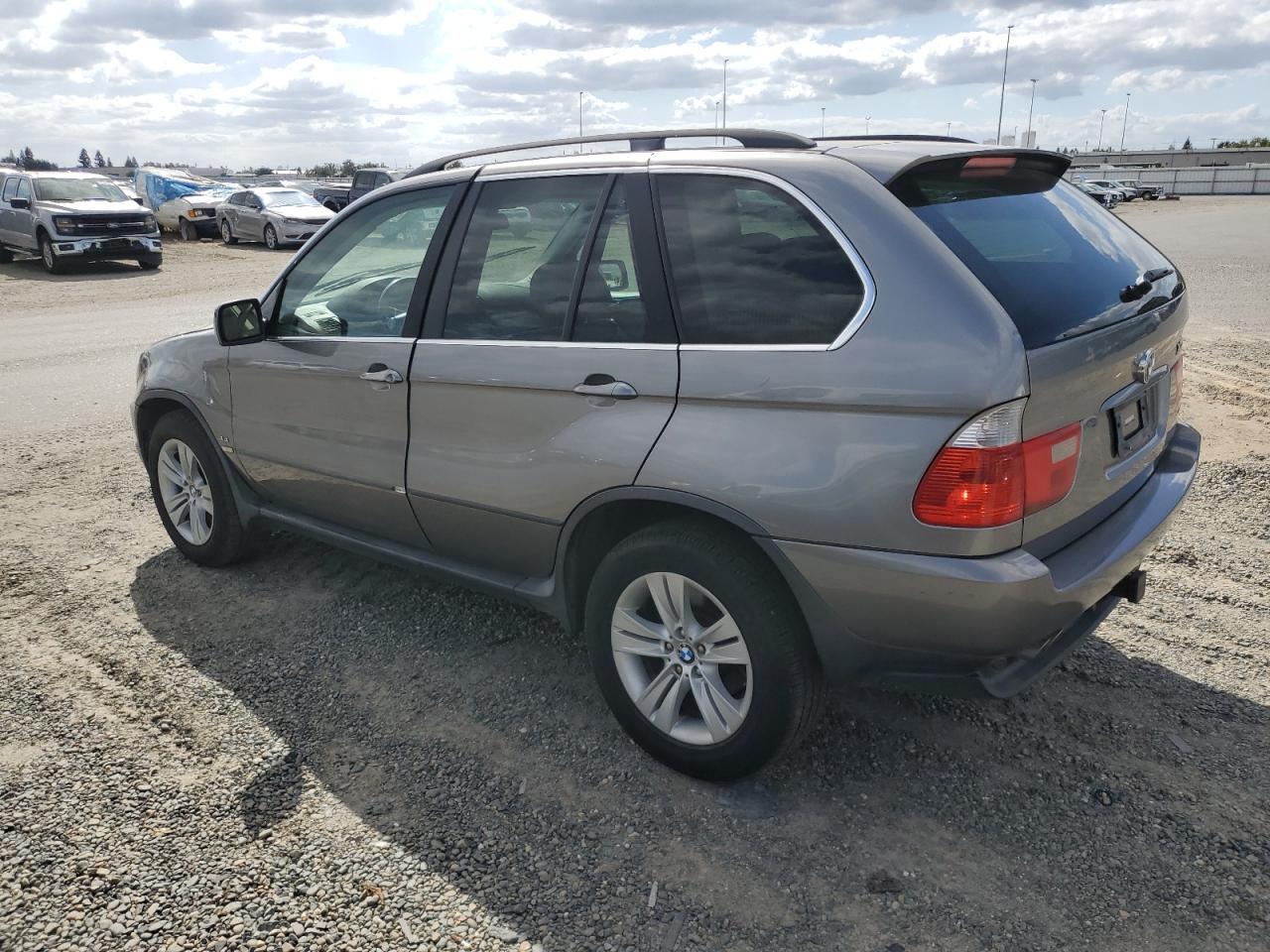 2005 BMW X5 4.4I - Фото 2