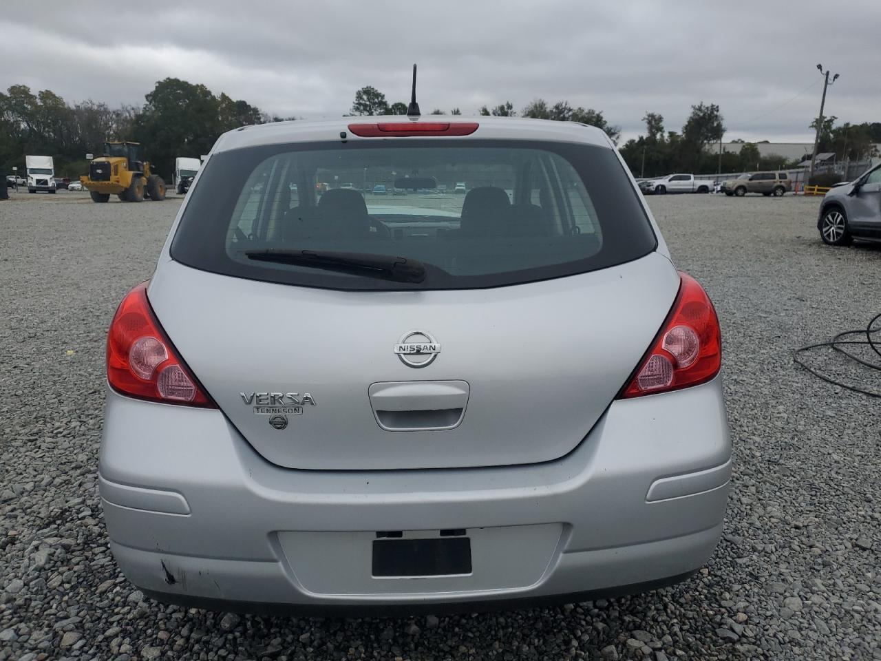2010 Nissan Versa S - Фото 6