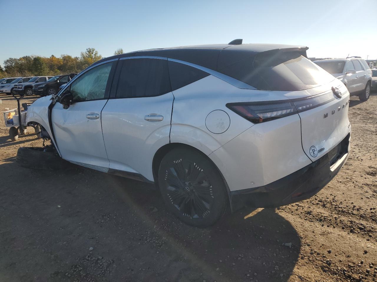 2025 Nissan Murano Platinum - Image 2