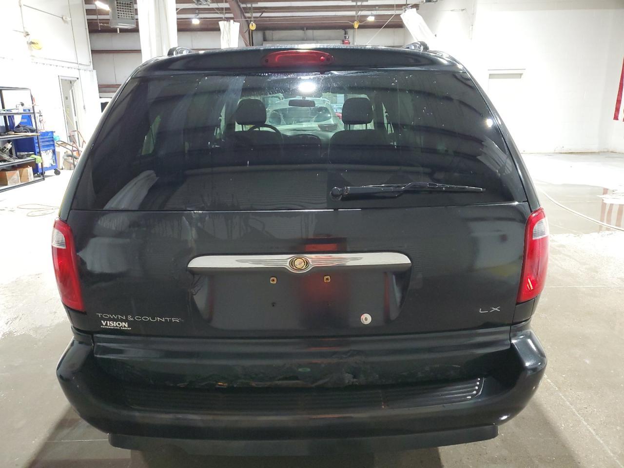2007 Chrysler Town & Country Lx - Image 6