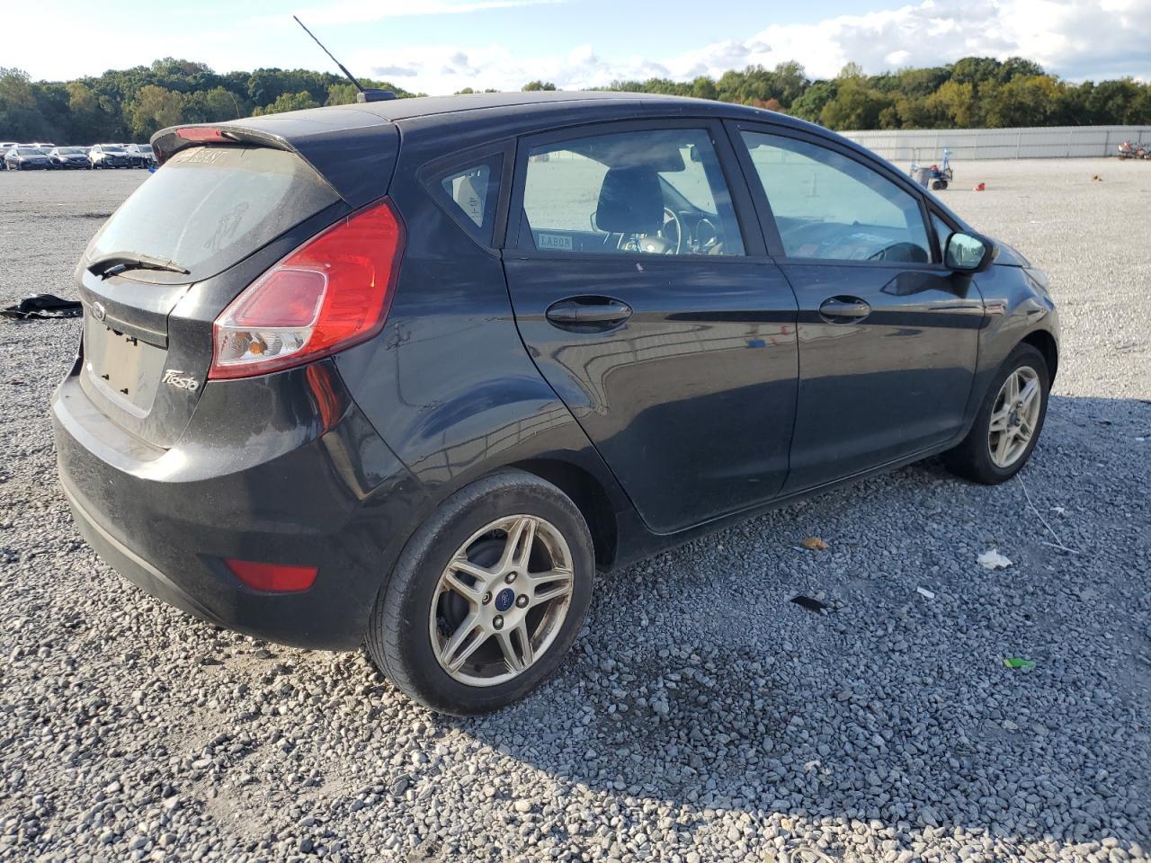 2018 Ford Fiesta Se - Image 3