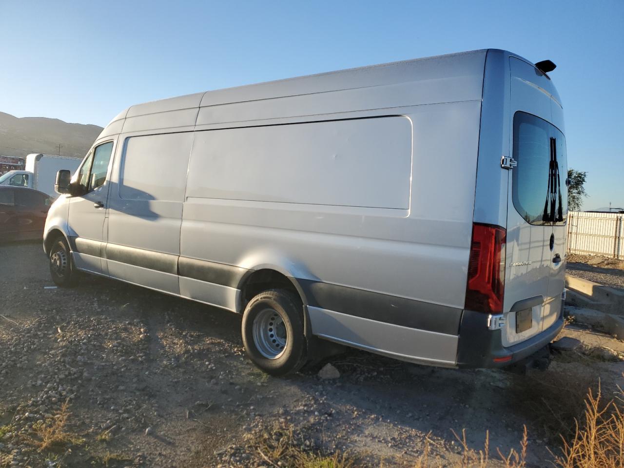 2022 Mercedes Benz Sprinter 4 - Delivery Van - Фото 2