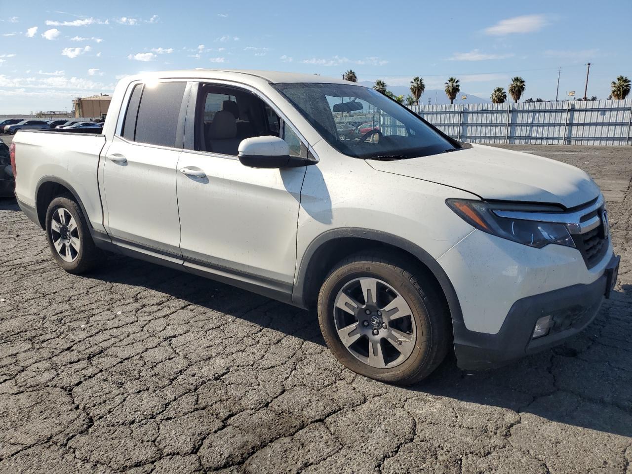 2017 Honda Ridgeline Rtl - Image 4