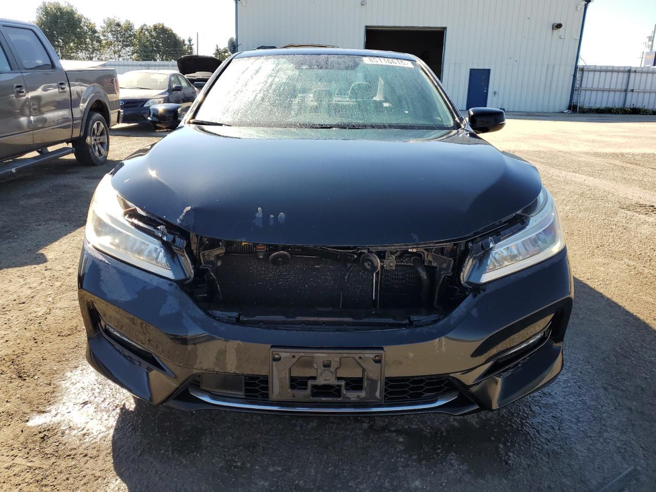 2017 Honda Accord Touring Hybrid - Image 5