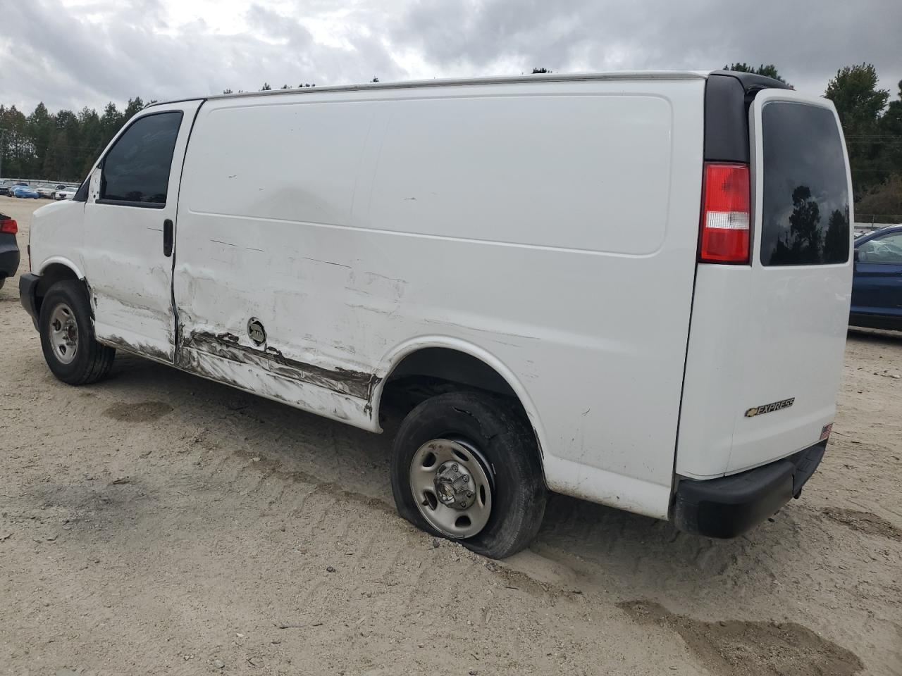 2023 Chevrolet Express G2500 - Фото 2
