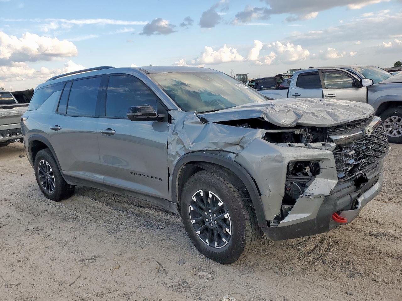 2025 Chevrolet Traverse Z71 - Фото 4