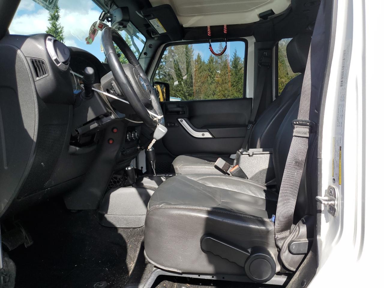 2014 Jeep Wrangler Unlimited Sahara - Image 7
