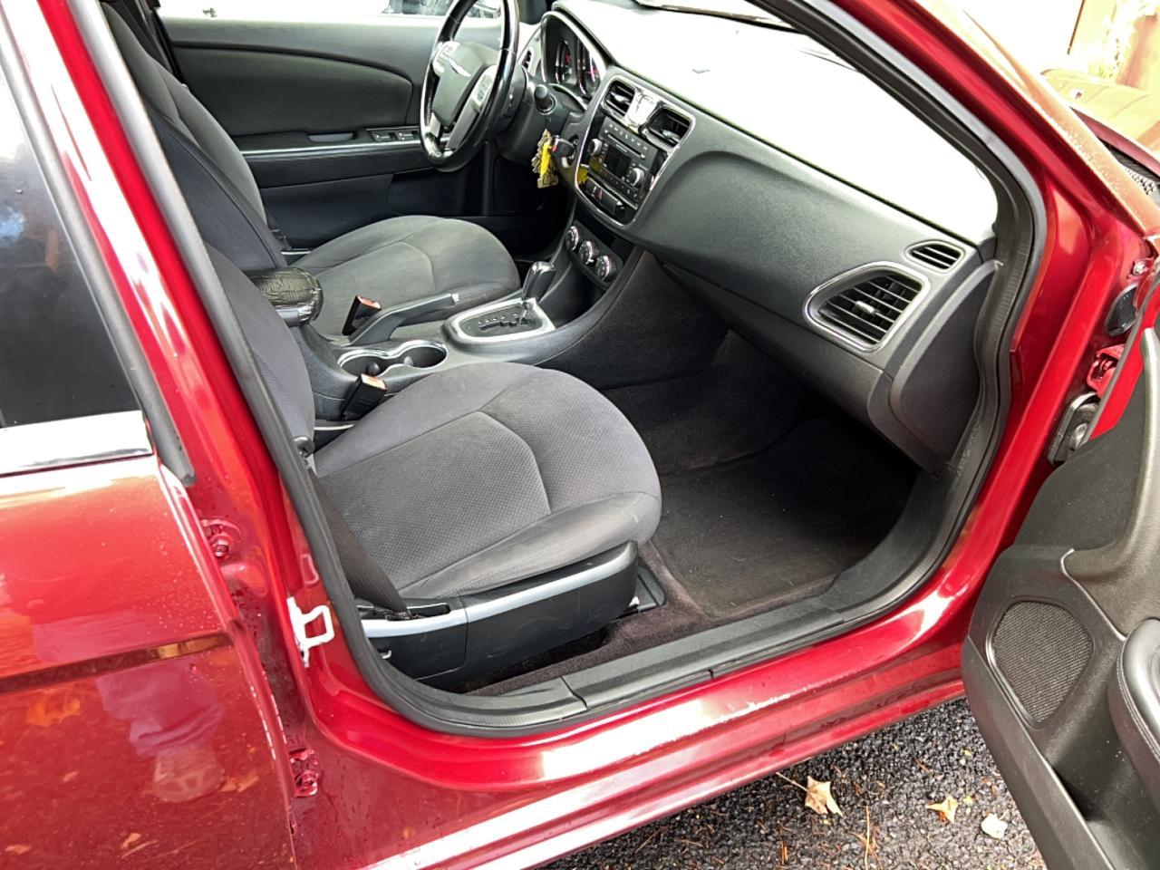 2012 Chrysler 200 Touring - Фото 5