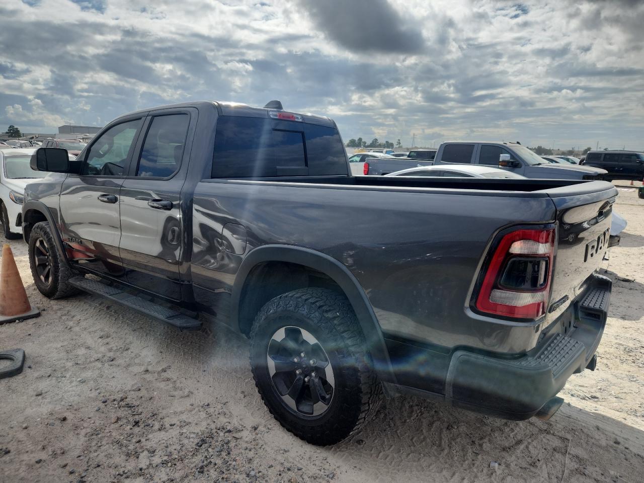 2019 Ram 1500 Rebel - Фото 2