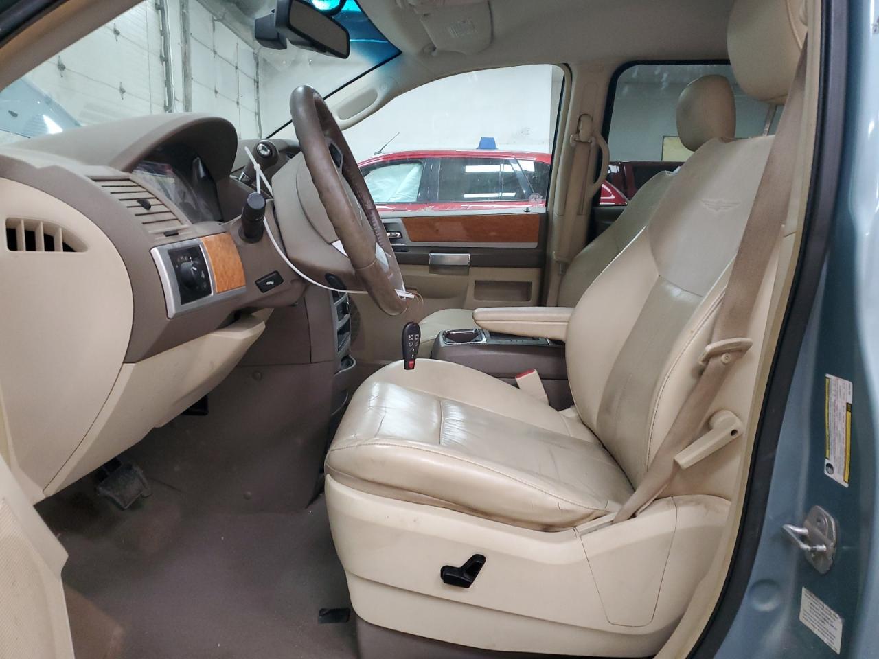 2009 Chrysler Town & Country Limited - Фото 7