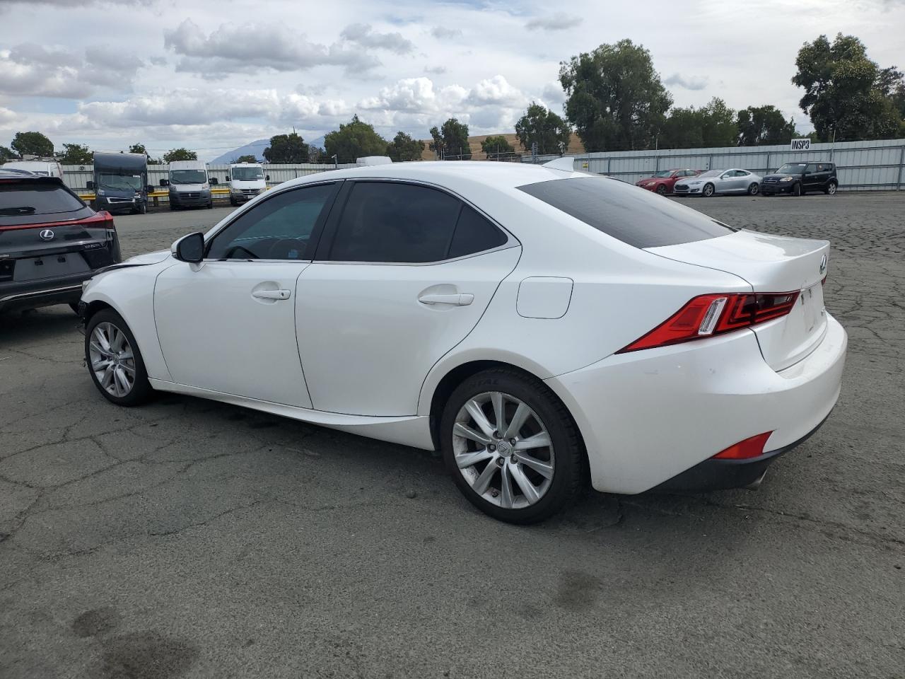 2016 Lexus Is 200T - Фото 2