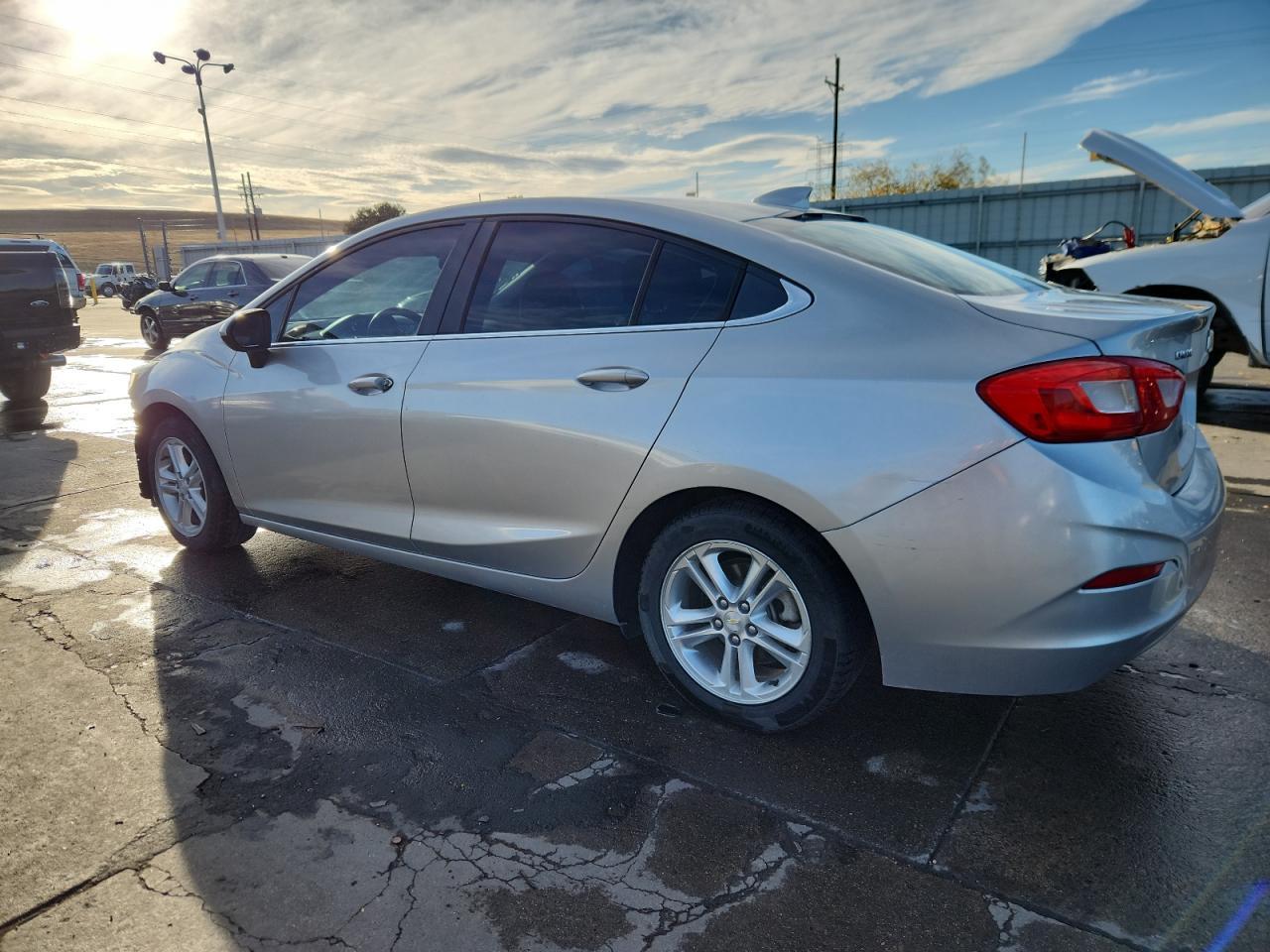 2016 Chevrolet Cruze Lt - Image 2