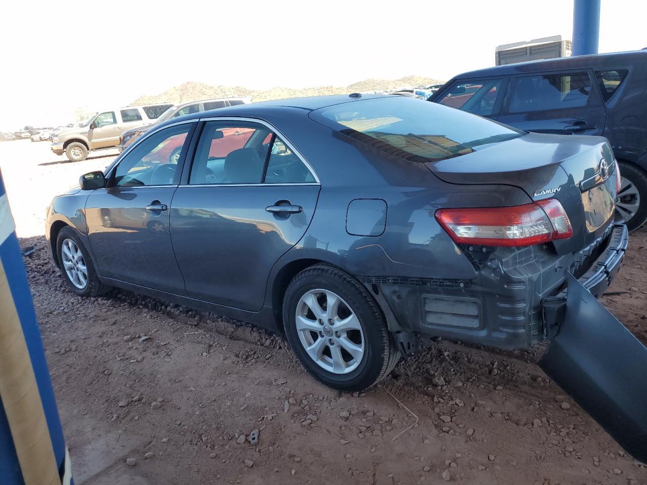 2011 Toyota Camry Le - Фото 2