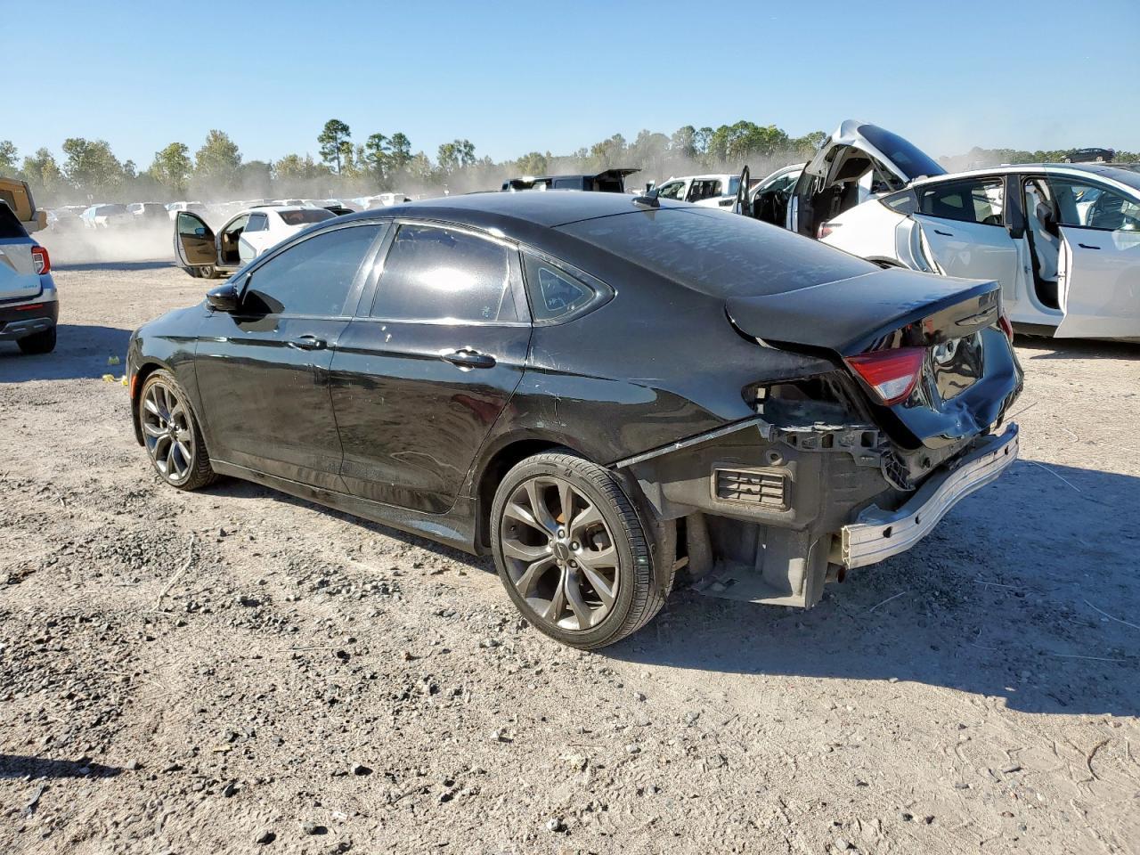 2015 Chrysler 200 S - Фото 2