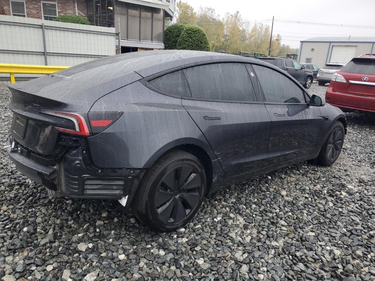 2025 Tesla Model 3 - Фото 3