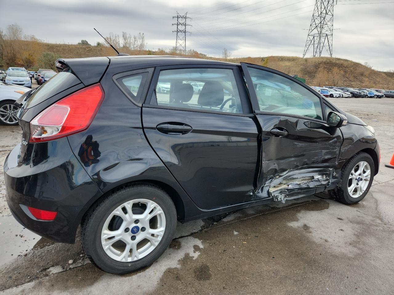 2015 Ford Fiesta Se - Фото 3