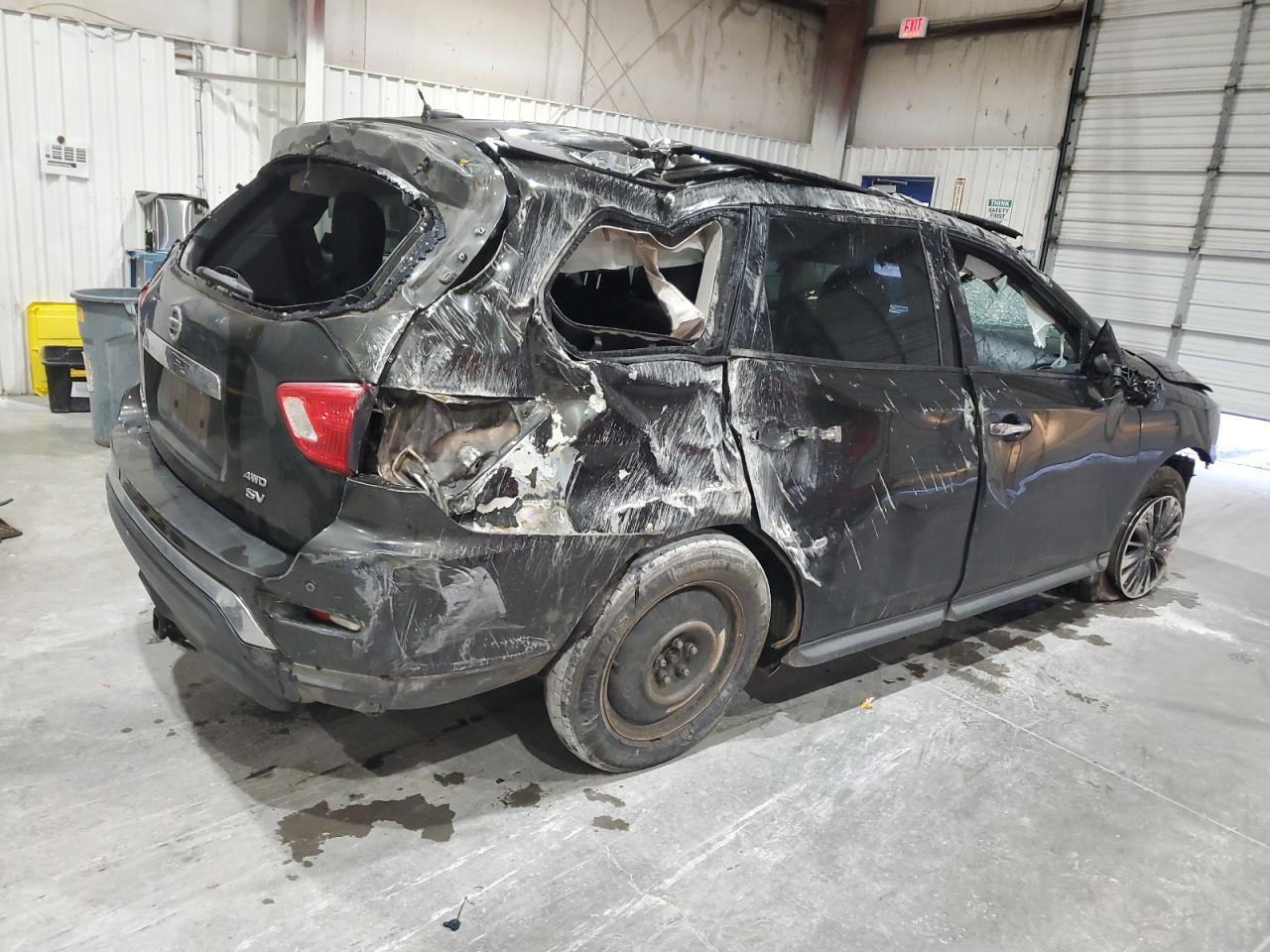 2017 Nissan Pathfinder S - Фото 3