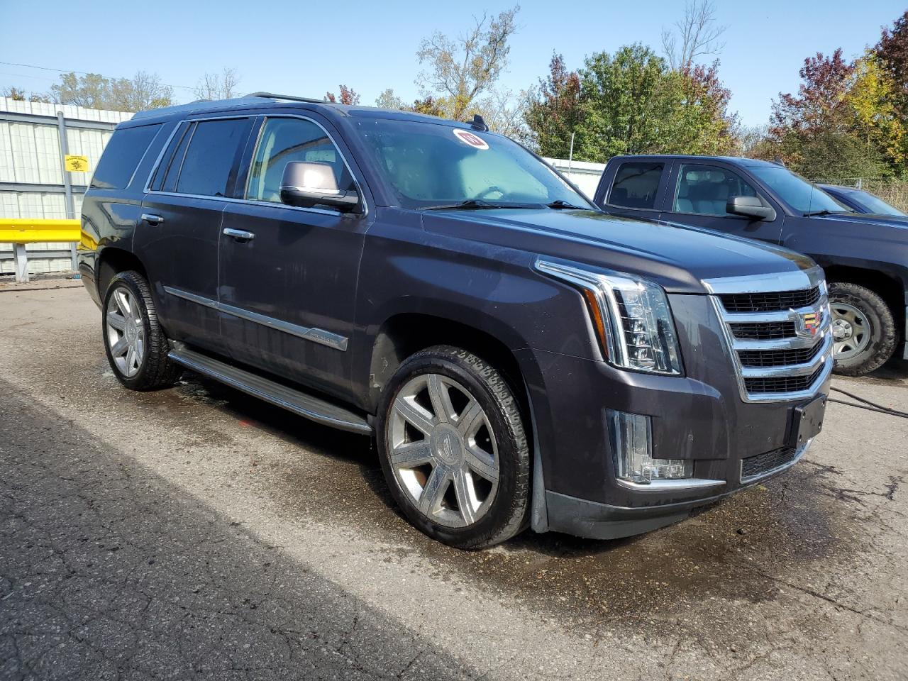 2016 Cadillac Escalade Luxury - Image 4
