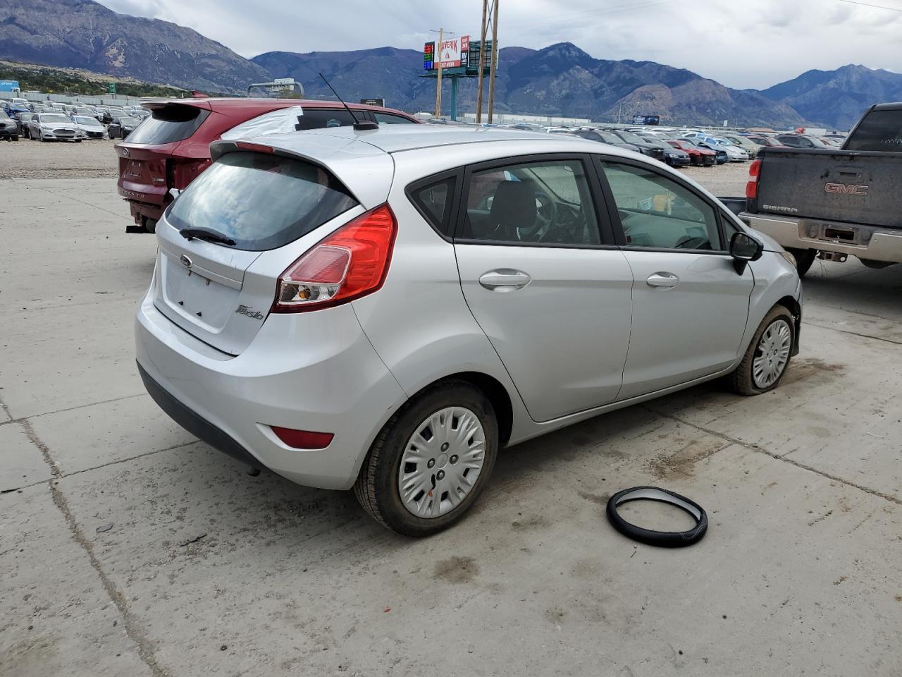 2016 Ford Fiesta S - Фото 3