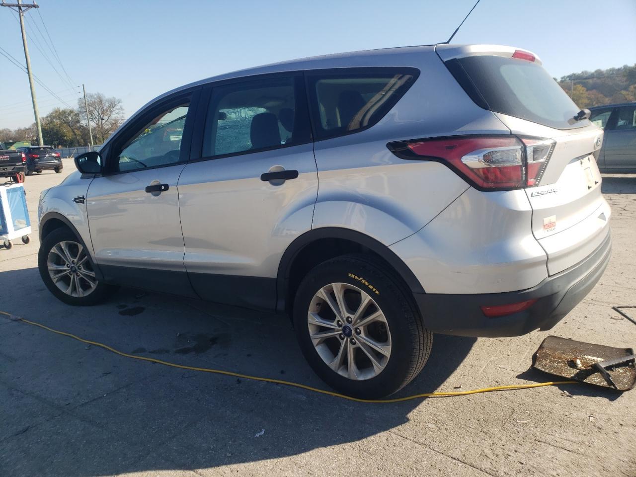 2018 Ford Escape S - Фото 2