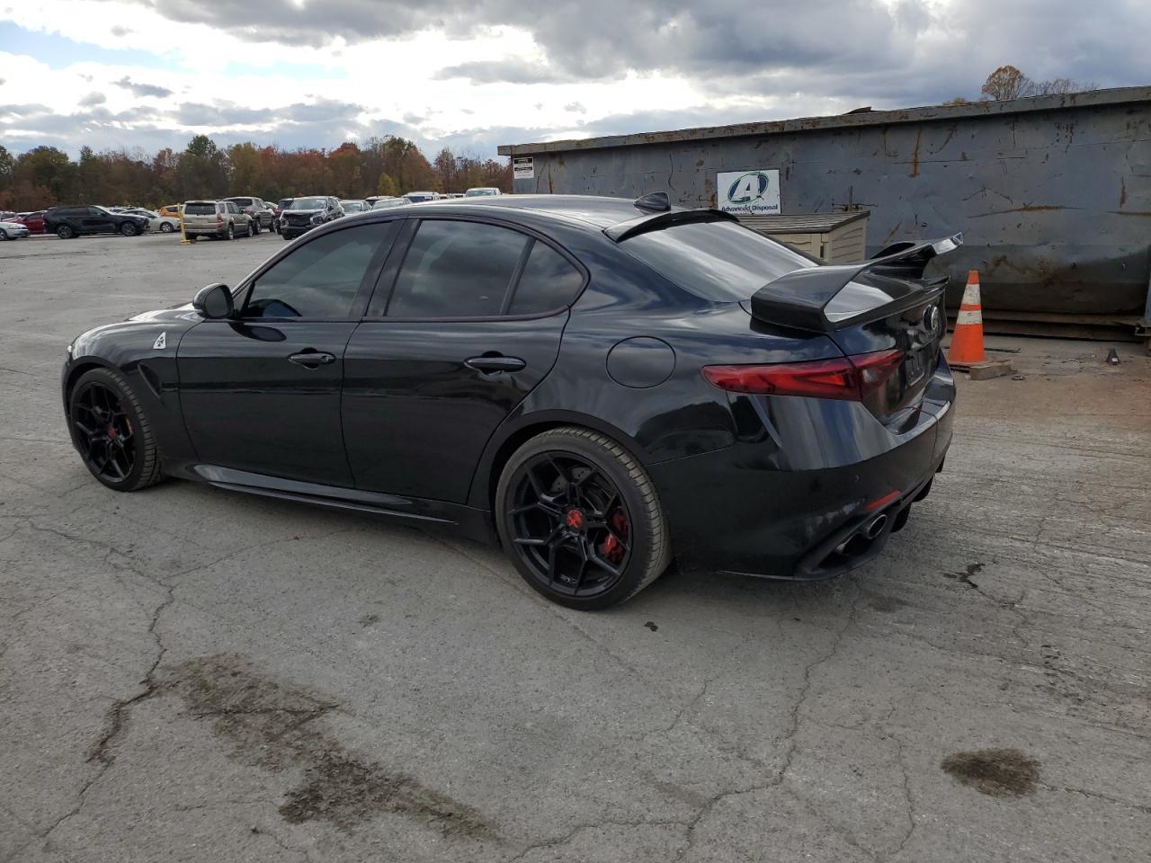 2017 Alfa Romeo Giulia Quadrifoglio - Фото 2