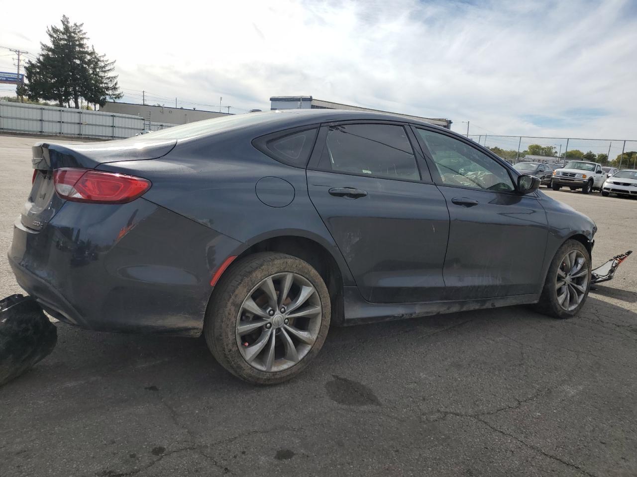 2016 Chrysler 200 S - Фото 3