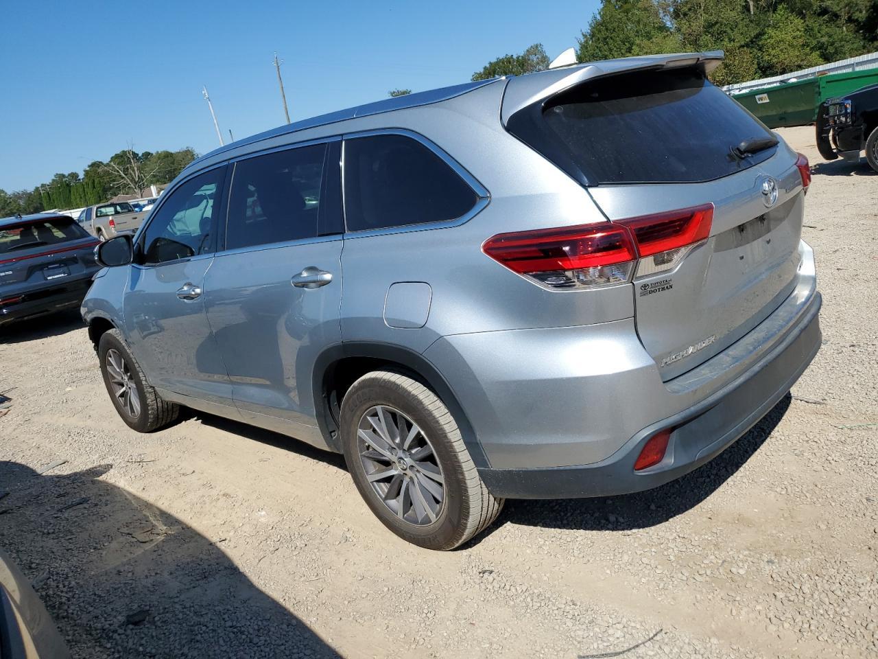 2017 Toyota Highlander Se - Фото 2
