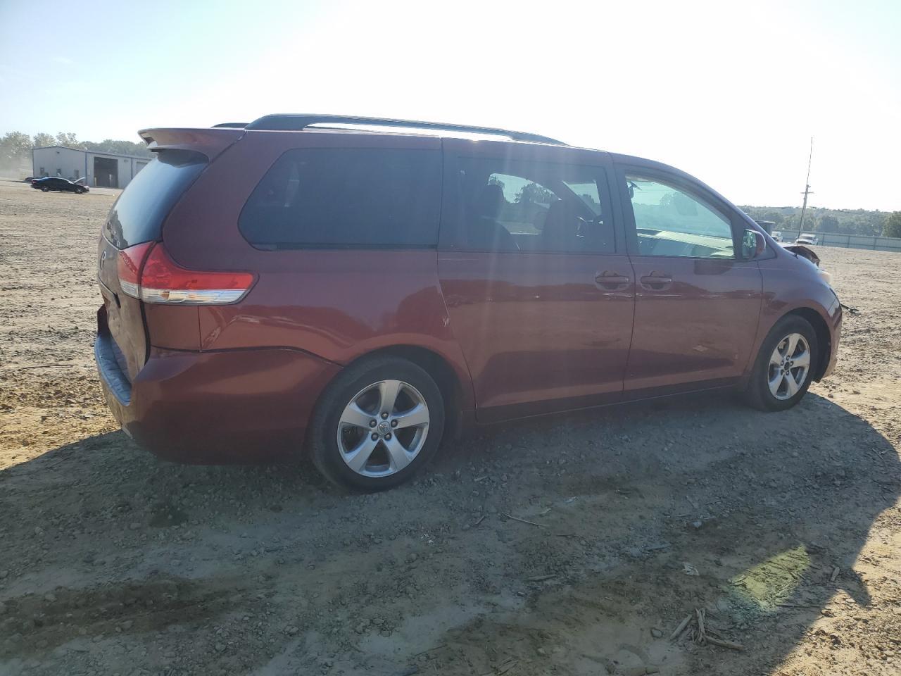 2014 Toyota Sienna Le - Фото 3